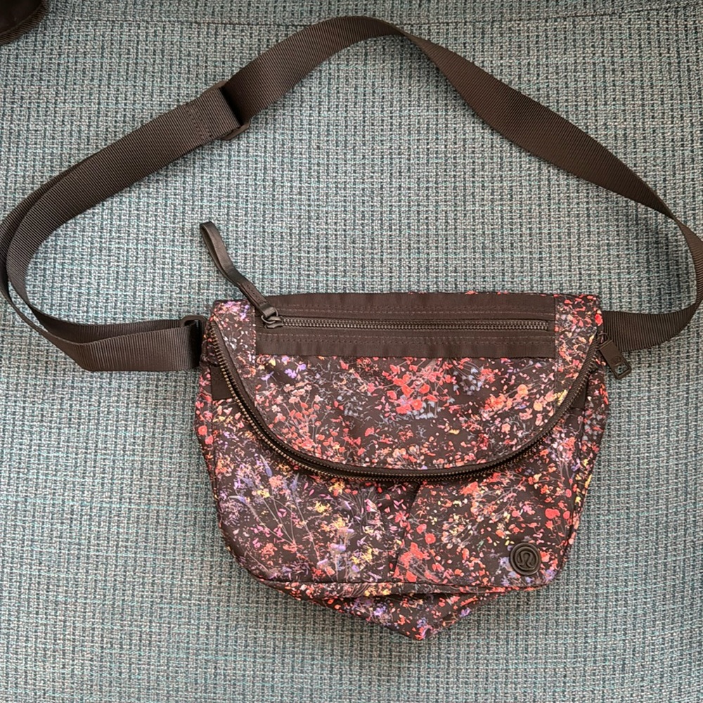 Lululemon Festival Bag in flowerescent